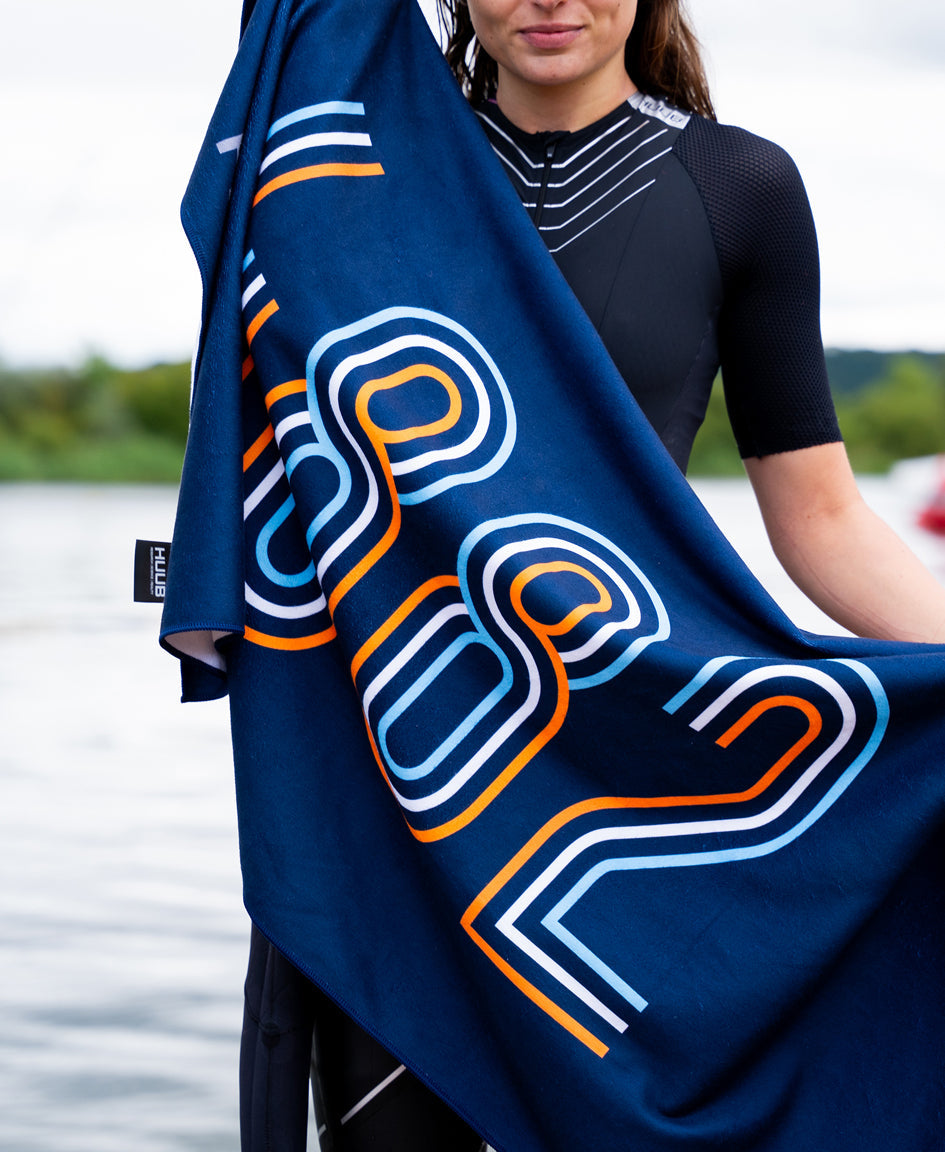 HUUB 4882 Towel – large microfibre, quick-dry, soft-touch for triathlon or pool, size 140x70cm